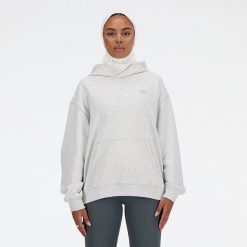 Bluza damska New Balance WT41537AHH – szara. Szare bluzy damskie New Balance, s, bez wzorów, z bawełny, klasyczne, bez ramiączek, bez kaptura. Za 399.99 zł.