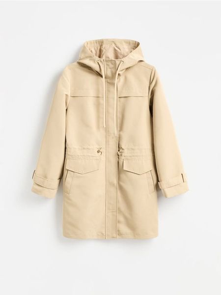 Długa parka z kapturem - beżowy. Brązowe parki damskie Reserved, l, bez wzorów, z tkaniny, z kapturem. Za 179.99 zł.