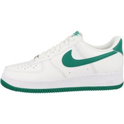 Buty sportowe Sneakersy męskie, Air Force 1 07. Białe buty sportowe męskie Nike, bez wzorów, bez zapięcia, trekkingowe, Nike Air Force. Za 549.99 zł.
