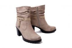 RIEKER Y2591-60 beige, botki damskie. Brązowe botki damskie Rieker, na zimę, bez wzorów, bez obcasa, na obcasie, bez zapięcia. Za 329.90 zł.