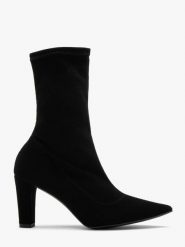 Czarne, elastyczne botki na grubej szpilce PHOEBE. Czarne botki damskie Ryłko, bez wzorów, z nubiku, bez obcasa, na obcasie, bez zapięcia. Za 379.99 zł.