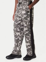 Guess Spodnie dresowe Z6RB02 K9YI1 Szary Regular Fit. Szare spodnie sportowe męskie Guess, m, z aplikacjami, z bawełny. Za 395.00 zł.