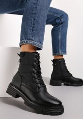 Czarne Botki w Stylu Workerów Grunge Lenikka. Czarne botki damskie Renee, bez wzorów, z jeansu, bez obcasa, na płaskiej podeszwie, bez zapięcia. Za 89.99 zł.