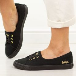 Czarne tenisówki damskie Lee Cooper 4045. Czarne balerinki damskie Lee Cooper, na lato, bez wzorów, z jeansu, eleganckie, z okrągłym noskiem, bez obcasa, bez zapięcia. Za 159.00 zł.