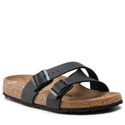 Klapki Birkenstock. Czarne klapki damskie Birkenstock, bez wzorów, bez obcasa, bez zapięcia. Za 399.99 zł.
