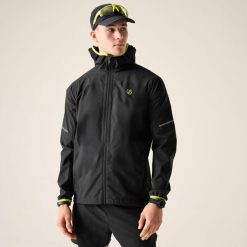Kurtka wodoodporna Dare 2B Ultra. Czarne kurtki męskie Dare 2B, l, bez wzorów, z materiału, bez kaptura. Za 303.99 zł.