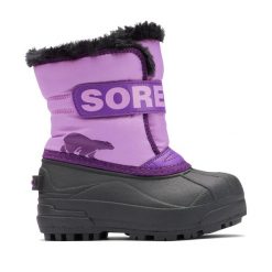 Śniegowce juniorskie Sorel Snow Commander. Fioletowe buty zimowe męskie Sorel, na zimę, bez wzorów, bez obcasa, bez zapięcia. Za 209.99 zł.