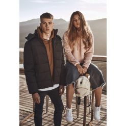 Parka Urban Classic hooded. Czarne parki męskie Urban Classics, na zimę, m, bez wzorów, z puchu, bez kołnierzyka, bez kaptura. W wyprzedaży za 280.00 zł.