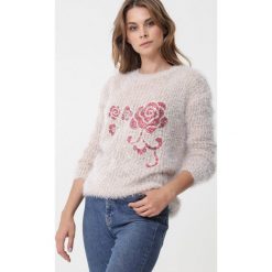 Beżowy Sweter Carrollton. Brązowe swetry nierozpinane damskie Born2be, l, z aplikacjami, z dzianiny, bez kołnierzyka, bez ramiączek. Za 49.99 zł.