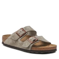 Klapki Birkenstock. Szare klapki damskie Birkenstock, bez wzorów, bez obcasa, bez zapięcia. Za 539.99 zł.
