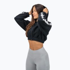 Bluza NEBBIA Crop Hoodie Iconic. Czarne bluzy damskie Nebbia, bez wzorów, sportowe, bez ramiączek, bez kaptura. Za 179.99 zł.