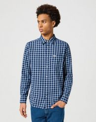 WRANGLER MĘSKA KOSZULA 1 PKT SHIRT BLACK IRIS 112356771 W5X2017356. Czarne koszule męskie Wrangler, l, bez wzorów, bez kołnierzyka, bez ramiączek. Za 179.99 zł.