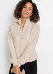 Sweter ze stójką w ażurowy wzór. Brązowe swetry nierozpinane damskie bonprix, w ażurowe wzory, bez kołnierzyka, bez ramiączek. Za 149.99 zł.