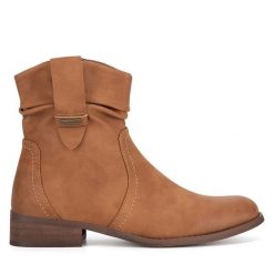 Kowbojki Clara Barson. Brązowe botki damskie Clara Barson, bez wzorów, bez obcasa, na płaskiej podeszwie, bez zapięcia. Za 149.99 zł.