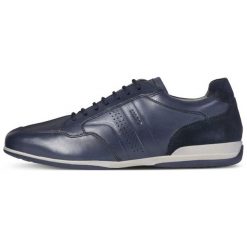 Geox tenisówki męskie Timothy 40 ciemnoniebieskie. Niebieskie trampki męskie Geox, bez wzorów, bez zapięcia. W wyprzedaży za 425.00 zł.