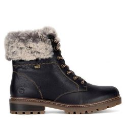 Trzewiki Remonte. Czarne botki damskie Remonte, bez wzorów, bez obcasa, na płaskiej podeszwie, bez zapięcia. Za 423.00 zł.