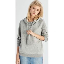 Bluza z kapturem - Jasny szary. Szare bluzy damskie Sinsay, l, bez wzorów, bez ramiączek, z kapturem. Za 39.99 zł.