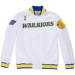 Kurtka Golden State Warriors NBA Authentic 1996. Białe kurtki męskie Mitchell & Ness, bez wzorów, sportowe, bez kaptura. Za 857.00 zł.