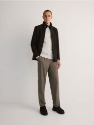 Kurtka z wełną - brązowy. Brązowe kurtki męskie Reserved, l, bez wzorów, z dzianiny, bez kaptura. W wyprzedaży za 79.99 zł.