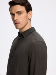 Koszula regular fit - ciemnozielony. Zielone koszule męskie Reserved, l, bez wzorów, z tkaniny, bez kołnierzyka, bez ramiączek. Za 129.99 zł.