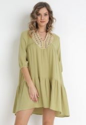 Zielona Rozkloszowana Sukienka Oversize z Ozdobną Plecionką Przy Dekolcie Samila. Zielone sukienki damskie Born2be, na imprezę, m, bez wzorów, boho, bez kołnierzyka, bez ramiączek, mini, oversize. Za 159.99 zł.