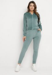Zielony Welurowy Komplet Dresowy z Cyrkoniami Krótsza Bluza i Spodnie Aterin. Zielone bluzy damskie Born2be, m, bez wzorów, z dresówki, bez ramiączek, bez kaptura. Za 79.99 zł.