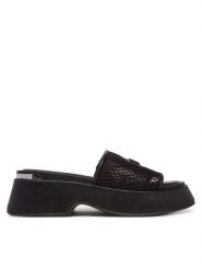 DKNY Klapki K1537441 Czarny. Czarne klapki damskie DKNY, bez wzorów, ze skóry, bez obcasa, bez zapięcia. Za 299.99 zł.