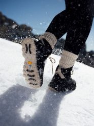 4F Wysokie buty trekkingowe ICE CRACKER z izolacją Primaloft damskie - czarne 41. Czarne obuwie trekkingowe damskie 4F, z nylonu, przed kolano, bez zapięcia. Za 549.99 zł.