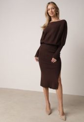 Brązowa Dzianinowa Sukienka z Wiskozą o Nietoperzowym Kroju z Dekoltem w Łódkę Tisan. Brązowe sukienki damskie Born2be, na co dzień, m, bez wzorów, z dzianiny, bez kołnierzyka, bez ramiączek, midi. Za 169.99 zł.