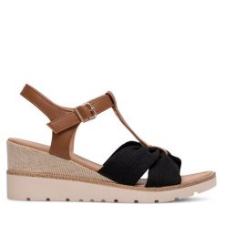 Sandały Clara Barson. Czarne sandały damskie Clara Barson, bez wzorów, bez obcasa, na koturnie, bez zapięcia. Za 119.99 zł.