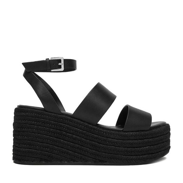 Sandały Badura. Czarne sandały damskie Badura, bez wzorów, bez obcasa, bez zapięcia. Za 226.99 zł.