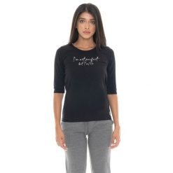 Koszulka Leone 1947 Braid Damen z 3/4-Ęrmeln aus Stretch-Baumwolle. Czarne bluzki damskie LEONE 1947 APPAREL, bez wzorów, z bawełny, sportowe, bez kołnierzyka, bez ramiączek. W wyprzedaży za 88.41 zł.