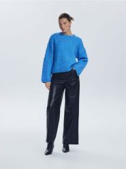 Strukturalny sweter - jasnoniebieski. Niebieskie swetry nierozpinane damskie Reserved, l, bez wzorów, z dzianiny, bez kołnierzyka, bez ramiączek. Za 129.99 zł.