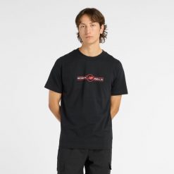 Koszulka męska New Balance MT6148SVBK – czarna. Czarne koszulki sportowe męskie New Balance, m, z aplikacjami, z dresówki, bez ramiączek. Za 109.99 zł.