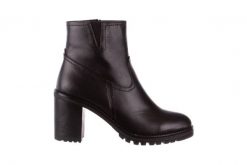 Botki Bayla-196 969608 Siy Soft 196033, Czarny, Skóra naturalna - 40. Czarne botki damskie Bayla, bez wzorów, ze skóry, klasyczne, bez obcasa, bez zapięcia. W wyprzedaży za 149.00 zł.