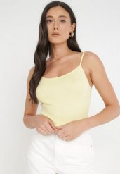 Jasnożółty Top Cilarpia. Żółte topy damskie Born2be, xl, bez wzorów, z bawełny, bez kołnierzyka, bez ramiączek. Za 19.99 zł.