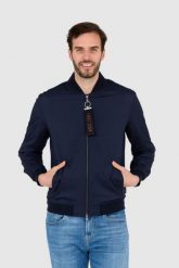 GUESS Kurtka wiatrówka granatowa. Niebieskie kurtki męskie Guess, m, z aplikacjami, bez kaptura. W wyprzedaży za 499.99 zł.