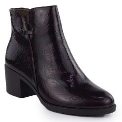 Botki lakierowane na klocku damskie burgund M.Daszyński SA128-61. Czerwone botki damskie M.Daszyński, bez wzorów, z lakierowanej skóry, eleganckie, bez obcasa, bez zapięcia. Za 99.99 zł.