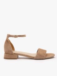 Jasnobrązowe sandały zapinane na sprzączkę. Brązowe sandały damskie Ryłko, bez wzorów, ze skóry, z okrągłym noskiem, bez obcasa, na obcasie, bez zapięcia. Za 379.99 zł.