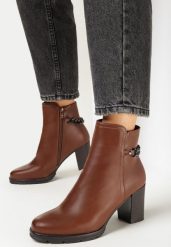 Brązowe Botki na Słupku z Ozdobnym Łańcuszkiem Thaliinara. Brązowe botki damskie Born2be, bez wzorów, bez obcasa, na obcasie, bez zapięcia. Za 139.99 zł.