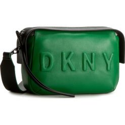 Torebka DKNY - Debossed Logo R461540201 Viridian/Blk 353. Zielone listonoszki damskie DKNY, bez wzorów, ze skóry, bez dodatków. W wyprzedaży za 579.00 zł.