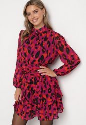 Fioletowa Rozkloszowana Sukienka w Cętki z Falbankami i Stójką Doritha. Fioletowe sukienki damskie Born2be, na co dzień, l, bez wzorów, eleganckie, bez kołnierzyka, bez ramiączek, mini, proste. Za 149.99 zł.