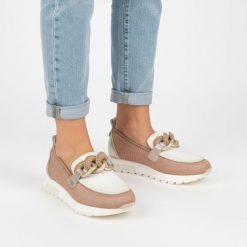 Półbuty damskie Hispanitas, ze skóry naturalnej z wsuwanym krojem i ozdobą na podbiciu posiada przeszycia na cholewce, beżowe, HV264834 Formentera-V2. Brązowe półbuty damskie Hispanitas, na lato, z aplikacjami, ze skóry, eleganckie, bez obcasa, bez zapięcia. Za 629.00 zł.