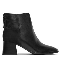 Botki Caprice. Czarne botki damskie Caprice, bez wzorów, bez obcasa, na słupku, bez zapięcia. Za 469.99 zł.
