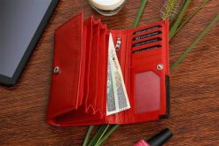 Damski skórzany portfel duży poziomy na suwak RFiD czerwony BELTIMORE 042. Czerwone portfele damskie . Za 71.40 zł.