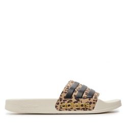 Klapki adidas. Brązowe klapki damskie Adidas, bez wzorów, sportowe, bez obcasa, bez zapięcia. Za 129.99 zł.