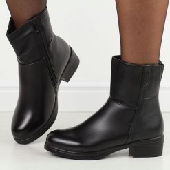 Czarne wysokie botki damskie Filo Donna Z24-39. Czarne botki damskie Filo Donna, na jesień, bez wzorów, ze skóry, eleganckie, z okrągłym noskiem, bez obcasa, na płaskiej podeszwie, bez zapięcia. Za 199.00 zł.