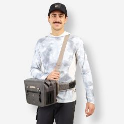 Torba wędkarska na ramię / pasek Caperlan 900 12 l. Szare torby na ramię męskie CAPERLAN, z materiału, na ramię. Za 399.99 zł.