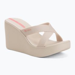Klapki damskie Ipanema High Fashion II Slide. Brązowe klapki damskie Ipanema, na lato, bez wzorów, z materiału, eleganckie, bez obcasa, bez zapięcia. Za 179.99 zł.