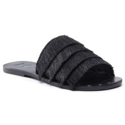 Klapki Manebi. Czarne klapki damskie Manebi, bez wzorów, bez obcasa, bez zapięcia. Za 519.99 zł.